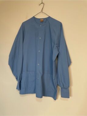 Fashion Seal Healthcare’s Light Blue Snap Front  Scrub Jacket. Sz Medium